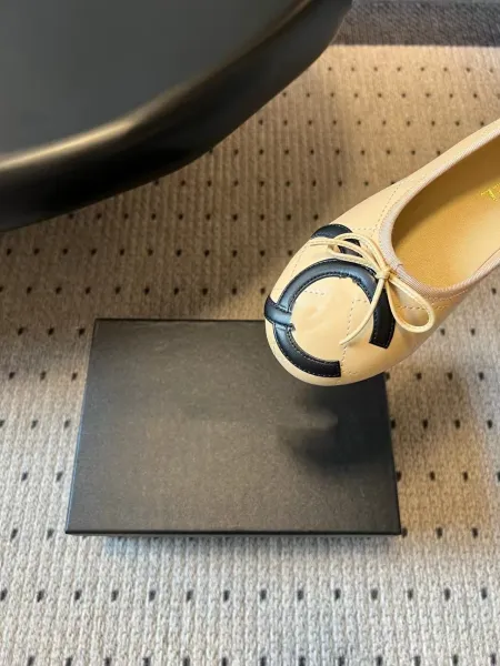 Chanel CC Logo Ballet Flats Black and White Leather Shoes Casual Shoes - 27