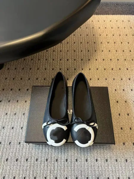 Chanel CC Logo Ballet Flats Black and White Leather Shoes Casual Shoes - 30