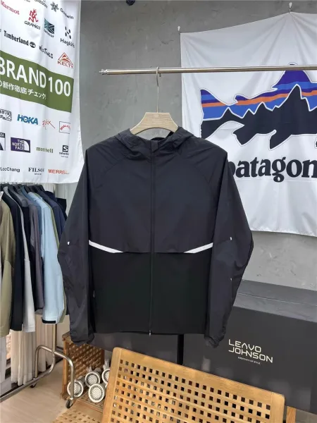 Patagonia Lightweight Windbreaker Olive Green and Navy Jacket Outerwear - 9