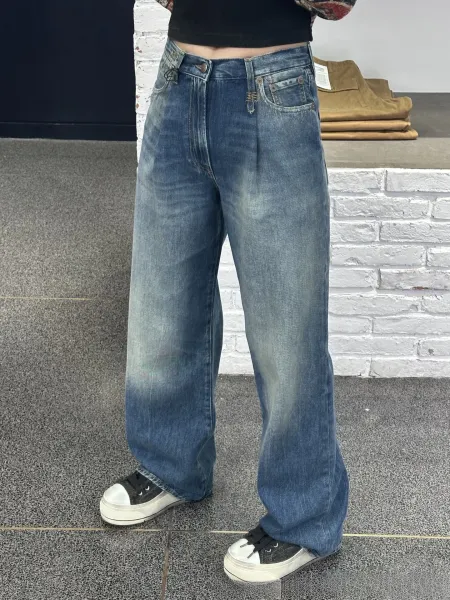 Design Wide-Leg Distressed Wash Jeans - 8