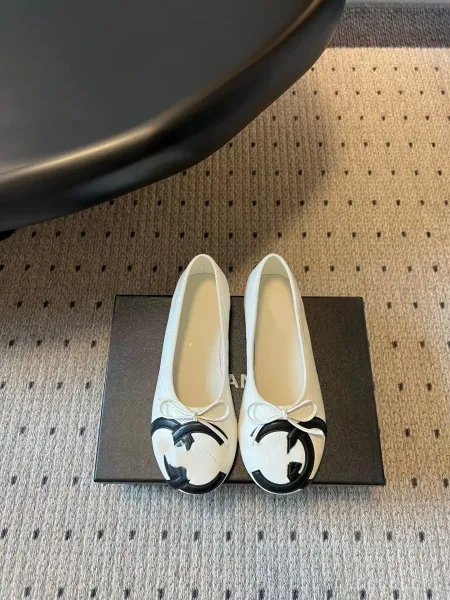 Chanel CC Logo Ballet Flats Black and White Leather Shoes Casual Shoes - 12