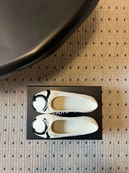Chanel CC Logo Ballet Flats Black and White Leather Shoes Casual Shoes - 17
