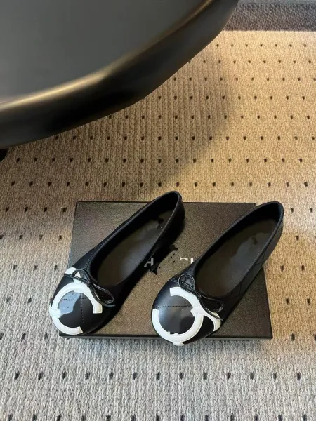 Chanel CC Logo Ballet Flats Black and White Leather Shoes Casual Shoes - 31