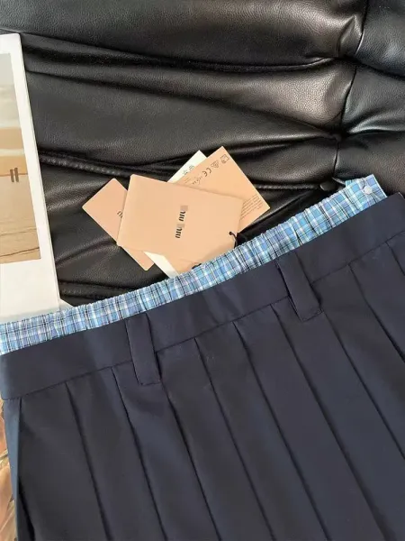 Design Pleated Skirt with Plaid Waistband Black Skirt - 10