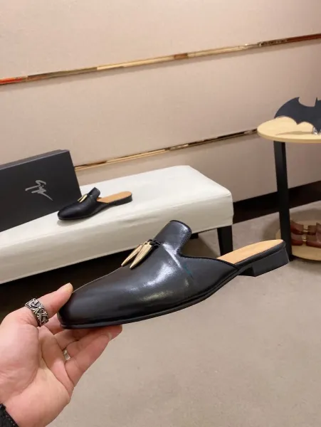 Design Giuseppe Zanotti Spike Loafer Black Leather Mule Loafers - 4
