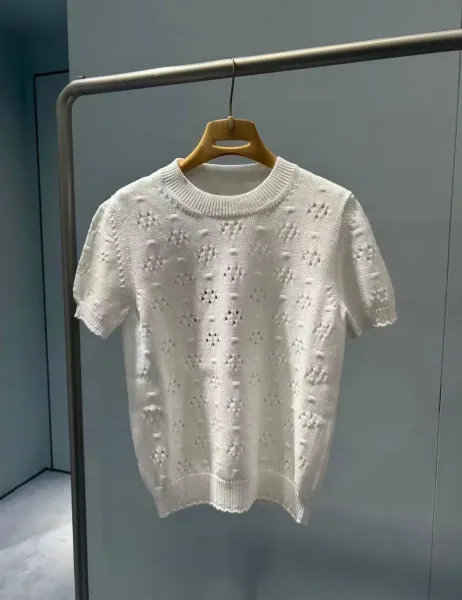 Design White Openwork Knit Sweater with Gray Plaid Shorts and Brown Boots Sweater - 16