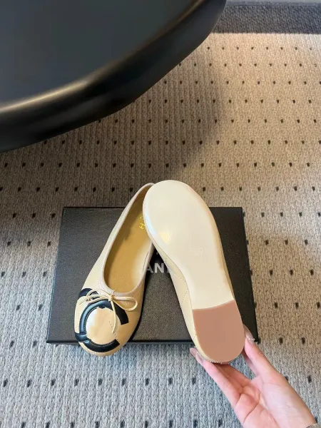 Chanel CC Logo Ballet Flats Black and White Leather Shoes Casual Shoes - 23