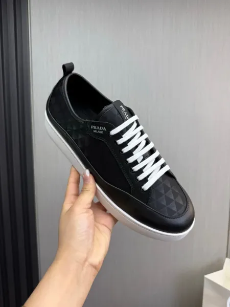 Prada Re-Nylon Low-Top Sneakers Black / White - 8