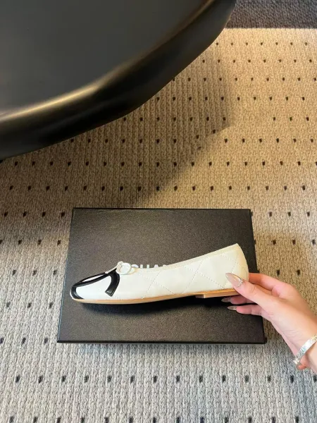 Chanel CC Logo Ballet Flats Black and White Leather Shoes Casual Shoes - 16
