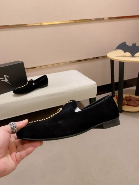 Design Giuseppe Zanotti Crystal-Embellished Black Suede Loafers - 8
