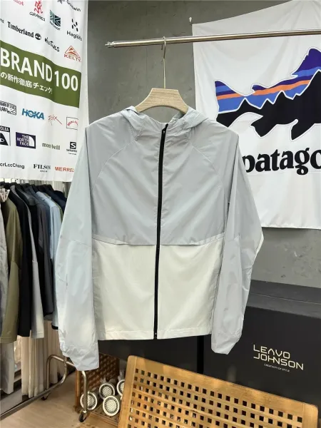 Patagonia Lightweight Windbreaker Olive Green and Navy Jacket Outerwear - 10