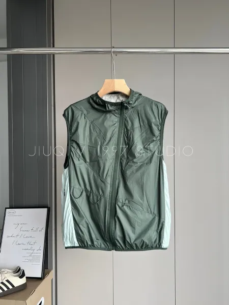 Design JIUQI / 1997 Studio Lightweight Hooded Vest Green Outerwear.vest - 13