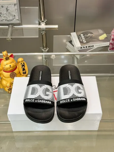 Dolce & Gabbana D&G Logo Slide Sandals Burgundy and Black Slippers - 7