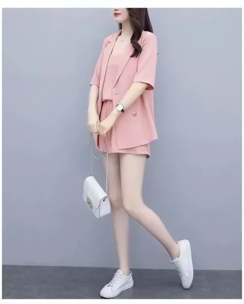 Design Pink Three-Piece Set with Blazer, Tank Top and Shorts - 22