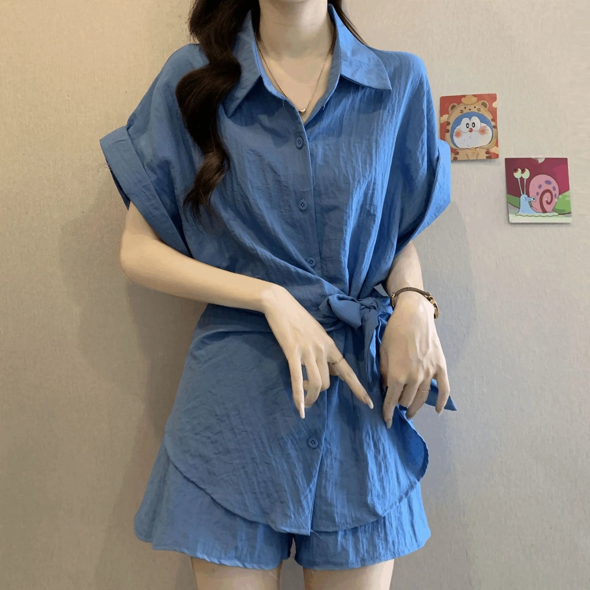 蓝色衬衫