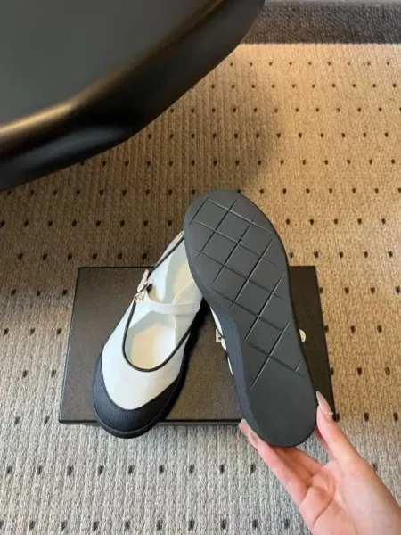 Prada Mary Jane Flat Red and Black Shoes Casual Shoes - 9