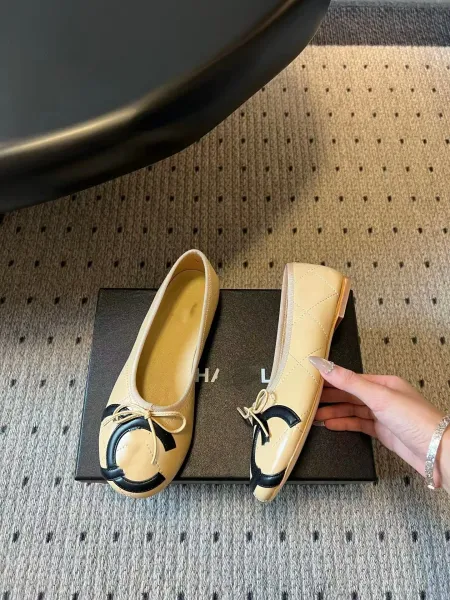 Chanel CC Logo Ballet Flats Black and White Leather Shoes Casual Shoes - 24
