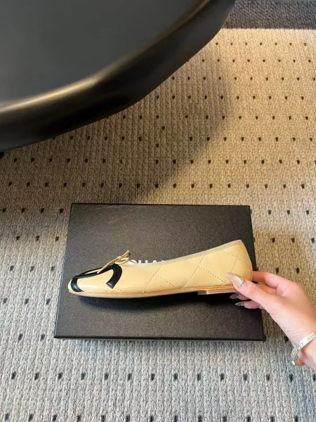 Chanel CC Logo Ballet Flats Black and White Leather Shoes Casual Shoes - 25