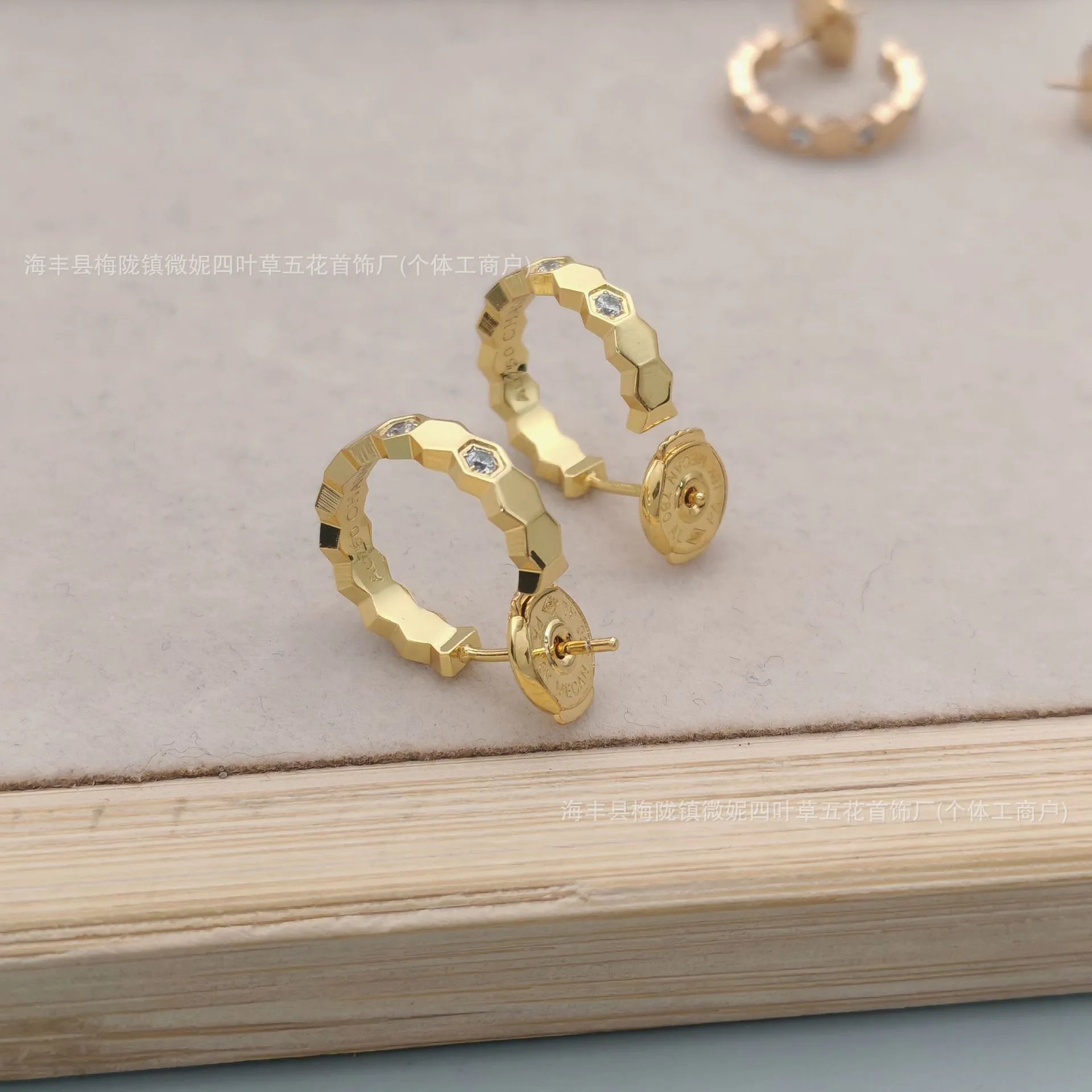 Design Hexagonal Honeycomb Stud Earrings with Cubic Zirconia in Rose Gold Jewelry - 15