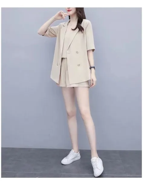 Design Pink Three-Piece Set with Blazer, Tank Top and Shorts - 15