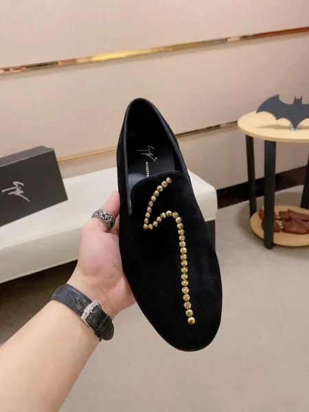Design Giuseppe Zanotti Crystal-Embellished Black Suede Loafers - 9