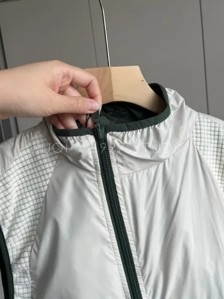 Design JIUQI / 1997 Studio Lightweight Hooded Vest Green Outerwear.vest - 9