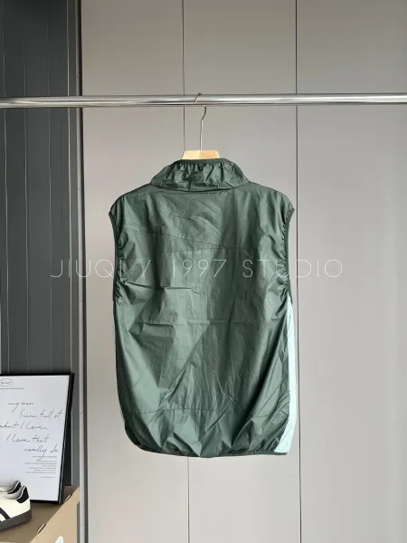 Design JIUQI / 1997 Studio Lightweight Hooded Vest Green Outerwear.vest - 17