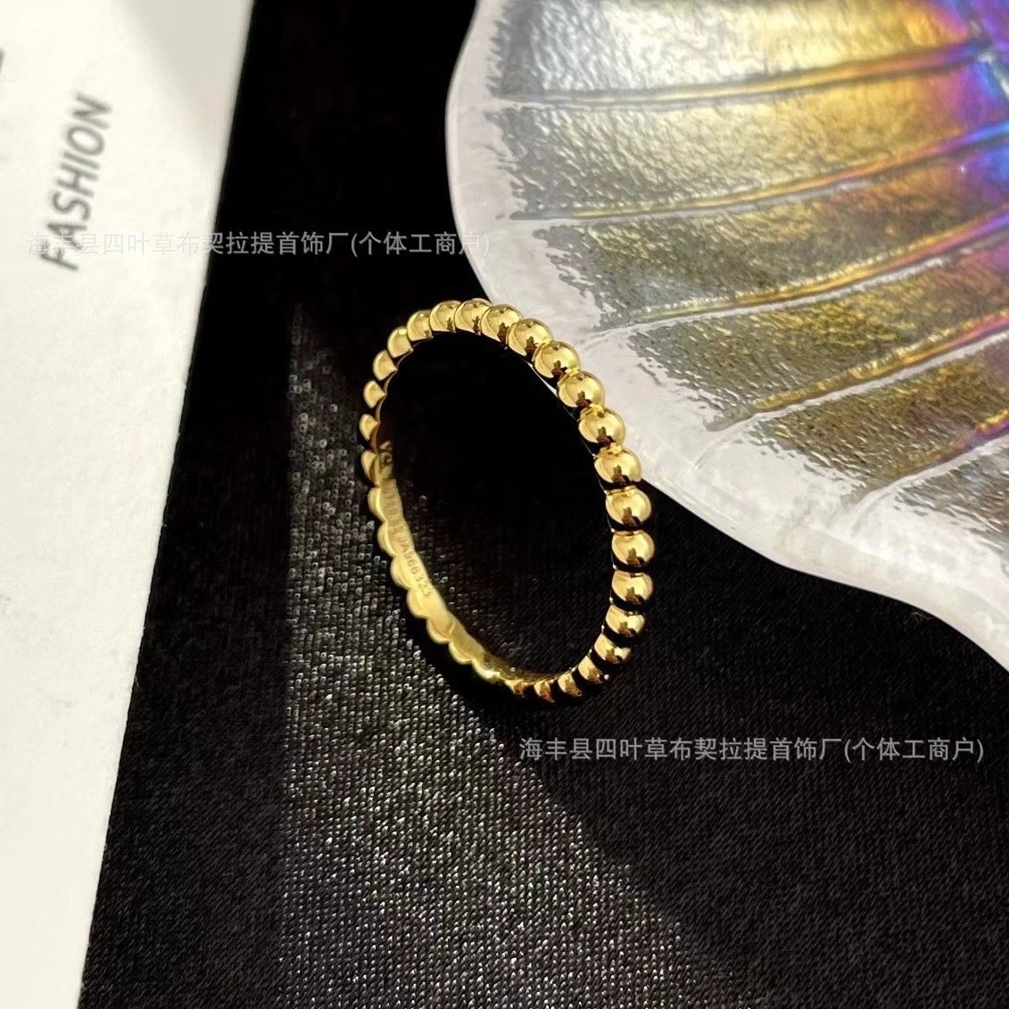 黄金珠珠戒指