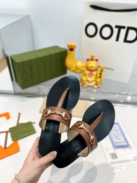 Gucci Horsebit Thong Sandals Black and Tan Leather Sandals - 39