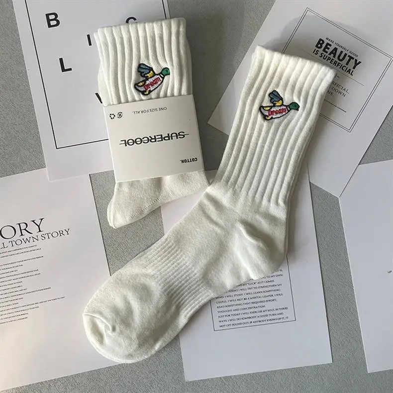 Design Mountain Logo Ribbed Crew Socks White - 15