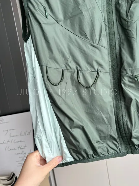 Design JIUQI / 1997 Studio Lightweight Hooded Vest Green Outerwear.vest - 15