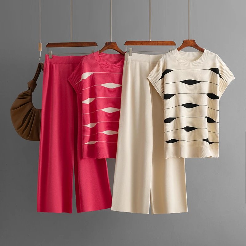 Design Knit Top with Wavy Stripe Pattern and Wide-Leg Pants Set Black - 4