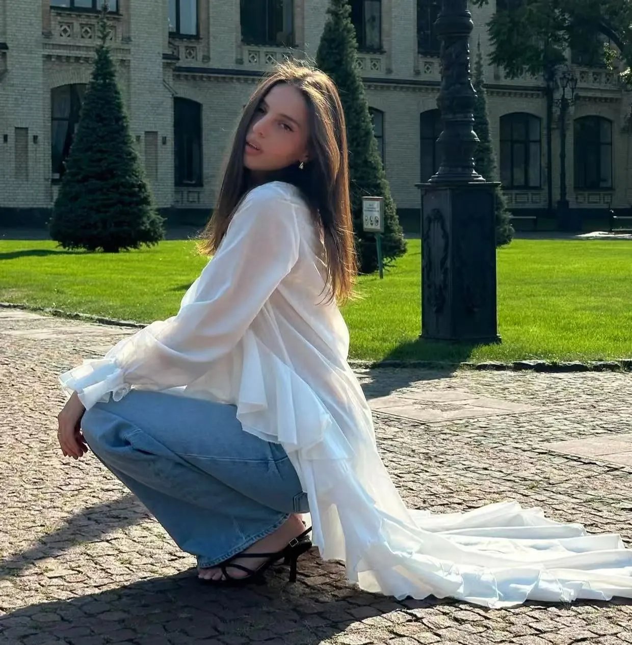 Design Ruffled Asymmetrical Hem Blouse White with Wide-Leg Jeans Tops - 10