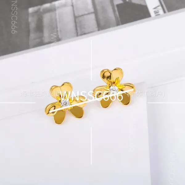 Van Cleef & Arpels Alhambra Motif Mother-of-Pearl Earrings Rose Gold - 8