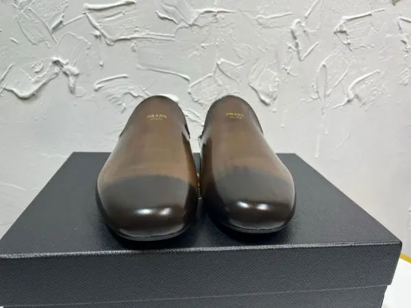 Prada Logo-Embossed Black Patent Leather Mule Slippers - 4