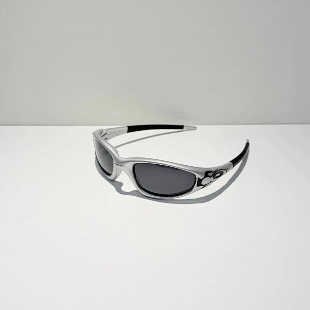 Oakley Frogskins Sunglasses Silver Frame with Black Lenses - 24