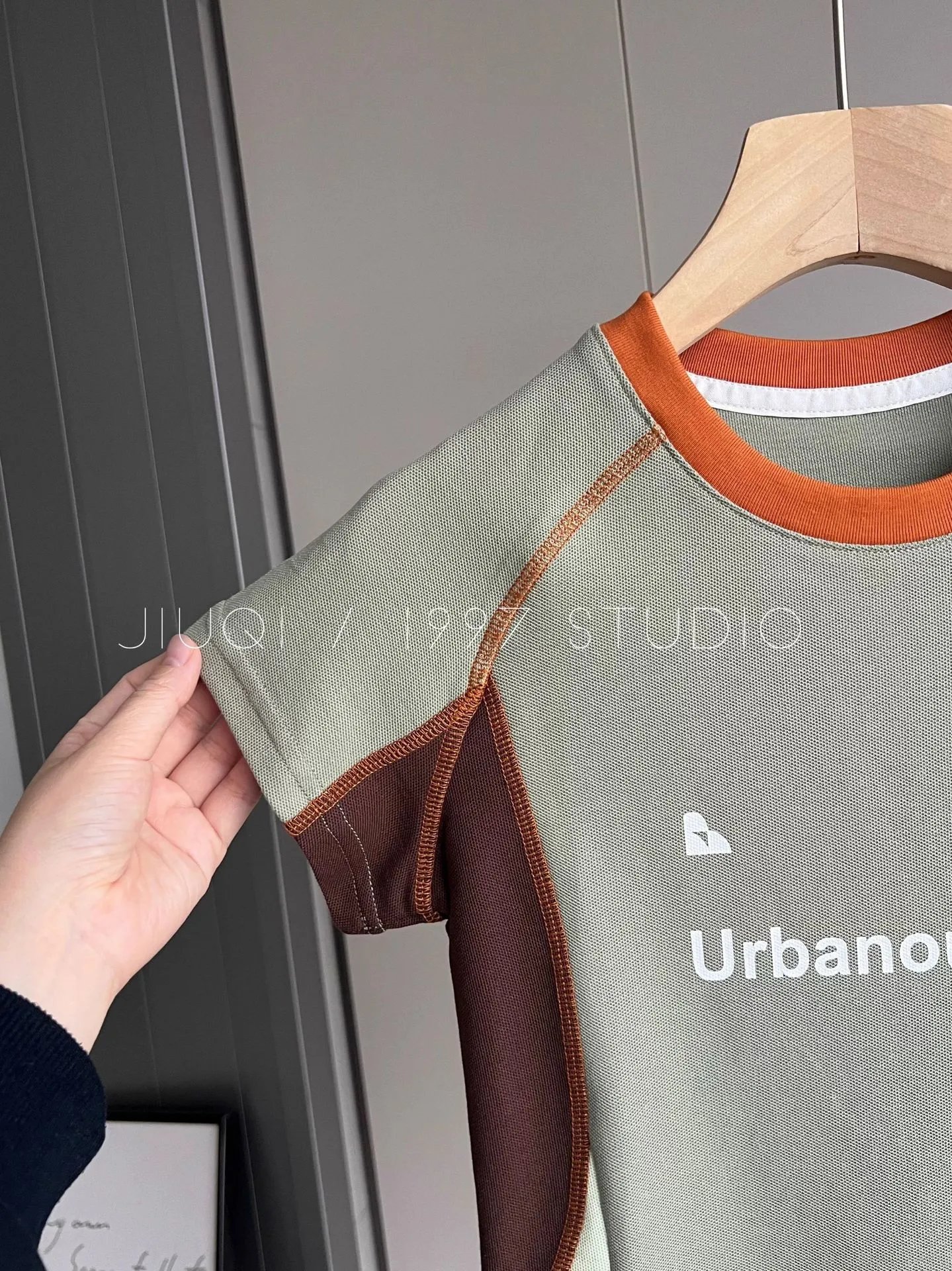Design Urban Splendor Urbanoutside Color-Block Performance T-Shirt T-Shirts - 8