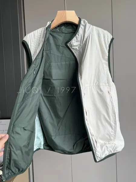 Design JIUQI / 1997 Studio Lightweight Hooded Vest Green Outerwear.vest - 8