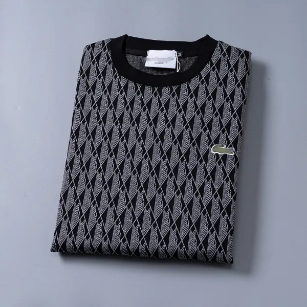 Design Textured Navy T-Shirt with Subtle Graphic Print - 4