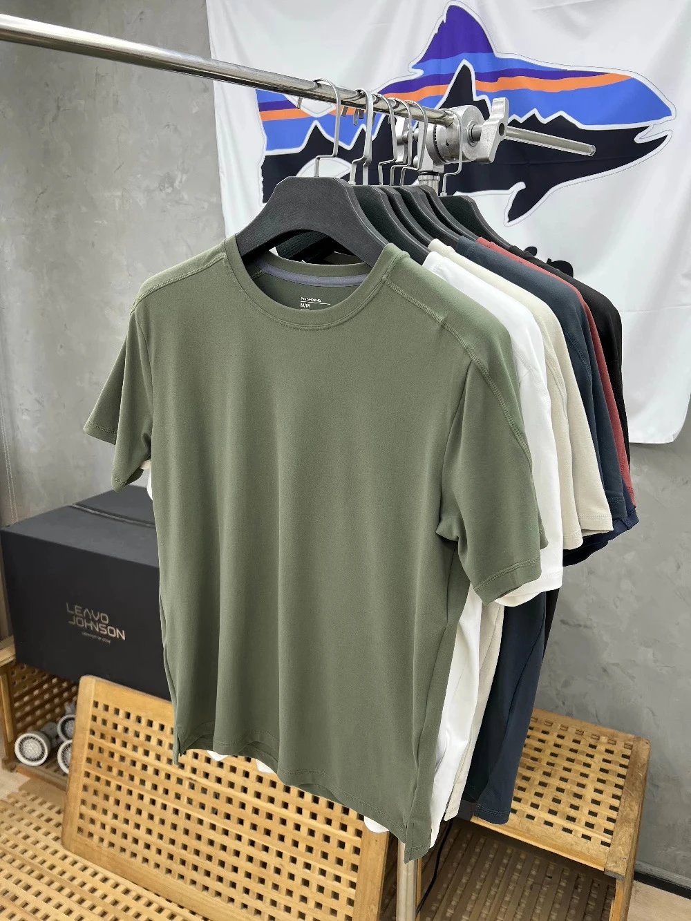 Design Performance Base Layer T-Shirt Charcoal Gray - 6