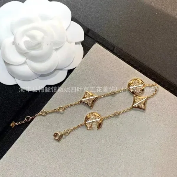 Van Cleef & Arpels Alhambra Motif Mother-of-Pearl Necklace Rose Gold Jewelry - 12