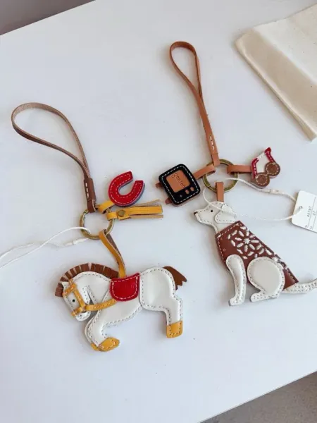Design Leather Animal Charm Keychain Set Multicolor Accessories - 12
