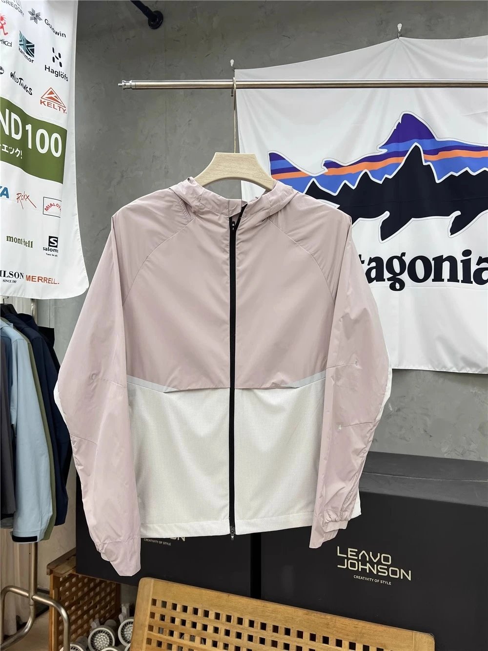 Patagonia Lightweight Windbreaker Olive Green and Navy Jacket Outerwear - 6
