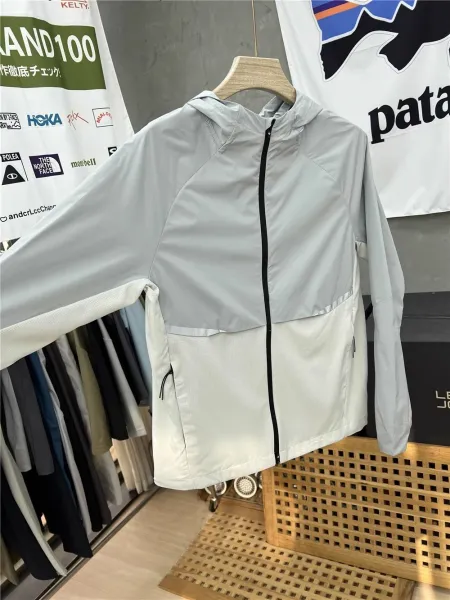 Patagonia Lightweight Windbreaker Olive Green and Navy Jacket Outerwear - 13
