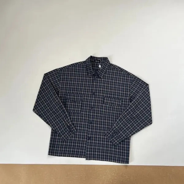 Design Oversized Plaid Shirt in Brown, Navy, and Red with White T-Shirt Layering Tops.shirt - 22
