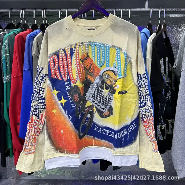 Design Roughplay x E.T. & ALF Graphic Long Sleeve T-Shirt Beige Multicolor T-Shirts - 1