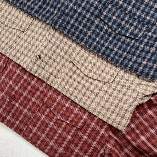 Design Oversized Plaid Shirt in Brown, Navy, and Red with White T-Shirt Layering Tops.shirt - 28