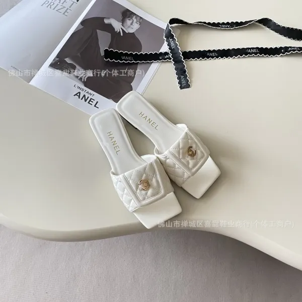 Design Chanel Square-Toe Mule in Beige Suede with CC Logo Sandals - 12