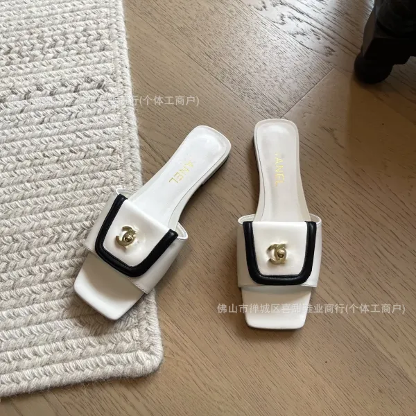 Design Chanel Square-Toe Mule in Beige Suede with CC Logo Sandals - 5