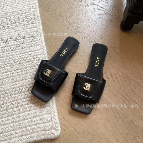 Design Chanel Square-Toe Mule in Beige Suede with CC Logo Sandals - 9